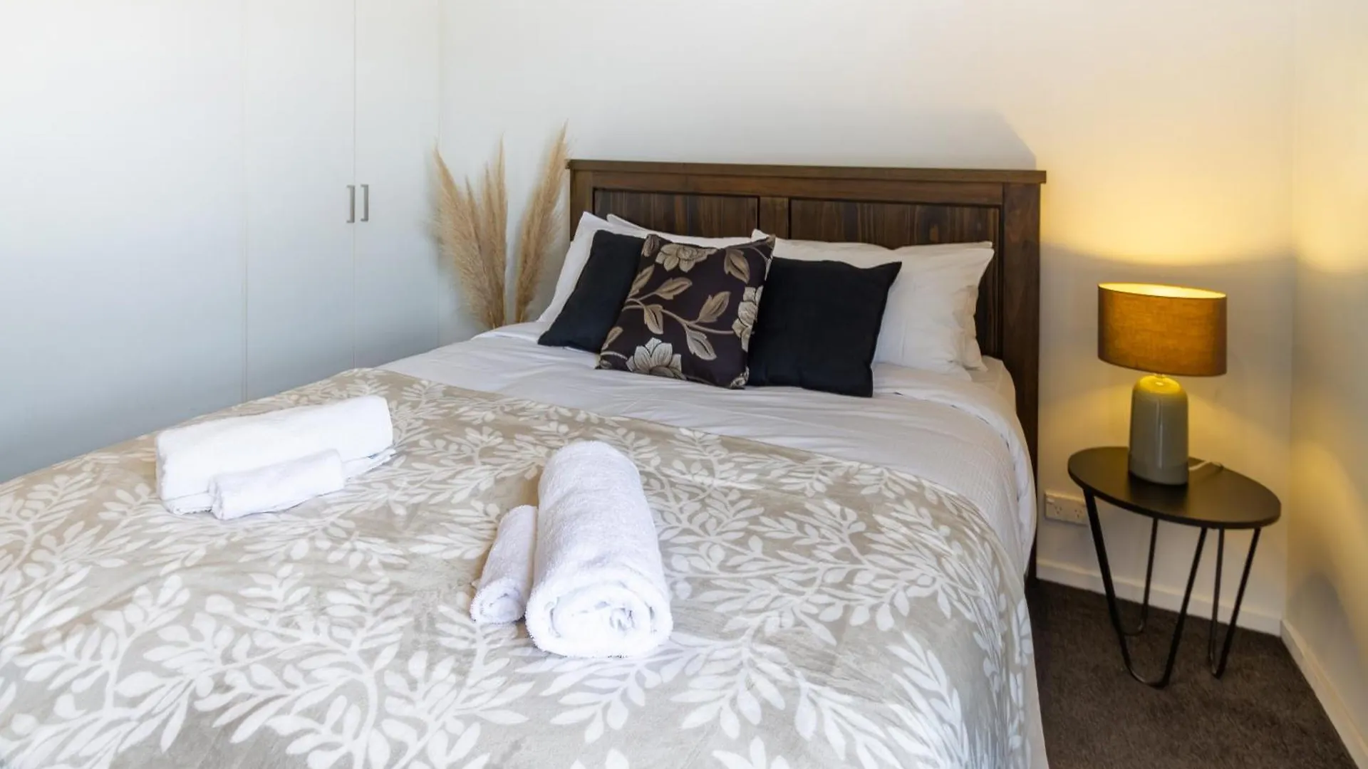 Апартаменты Central City Comfort: 2 Bedroom Gem W/Free Carpark Крайстчёрч