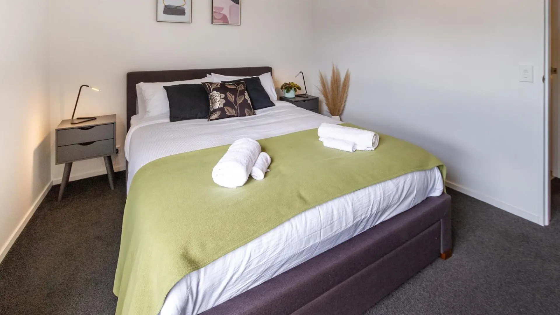Central City Comfort: 2 Bedroom Gem W/Free Carpark Крайстчёрч Апартаменты