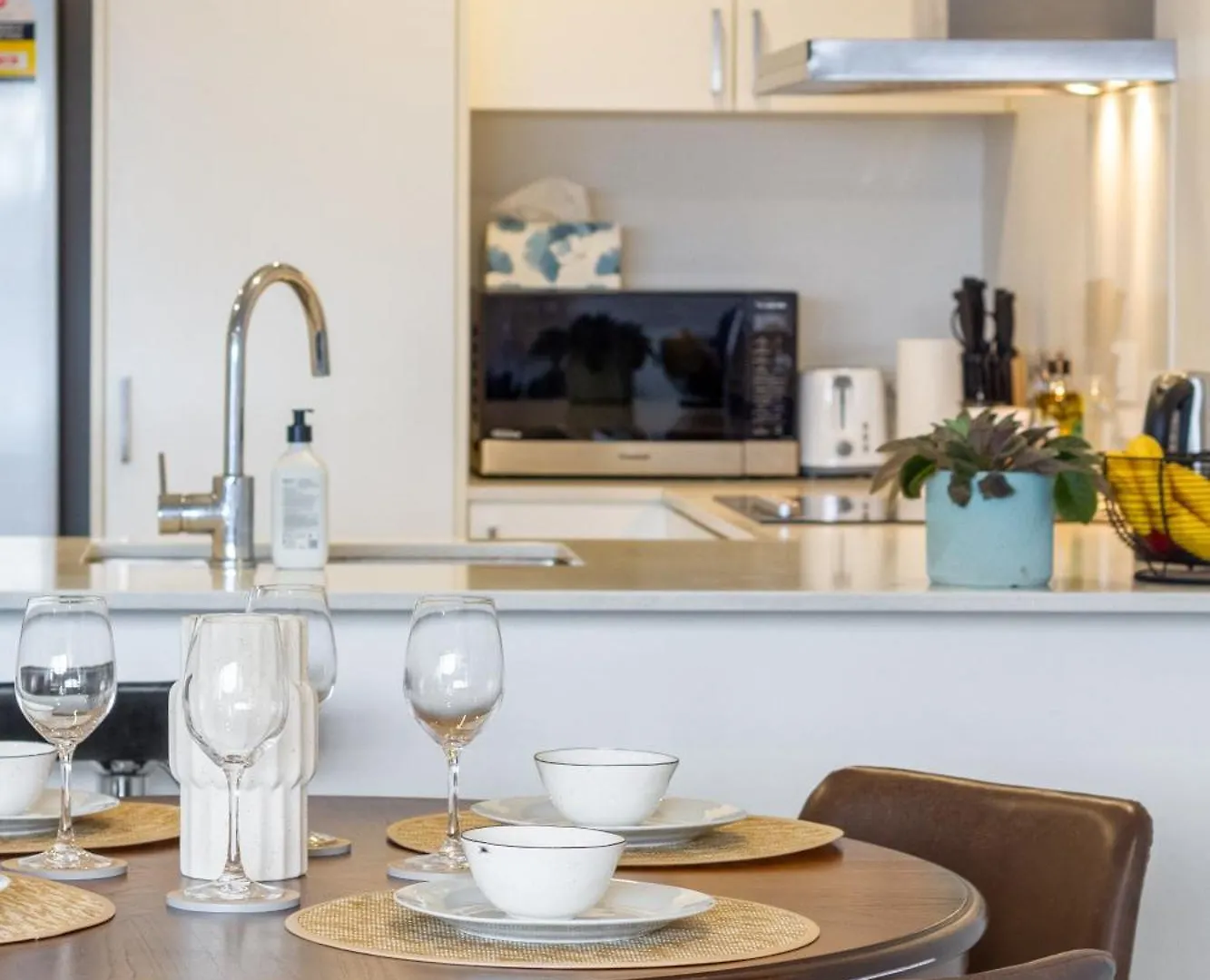 Central City Comfort: 2 Bedroom Gem W/Free Carpark Крайстчёрч 0*,  Новая Зеландия