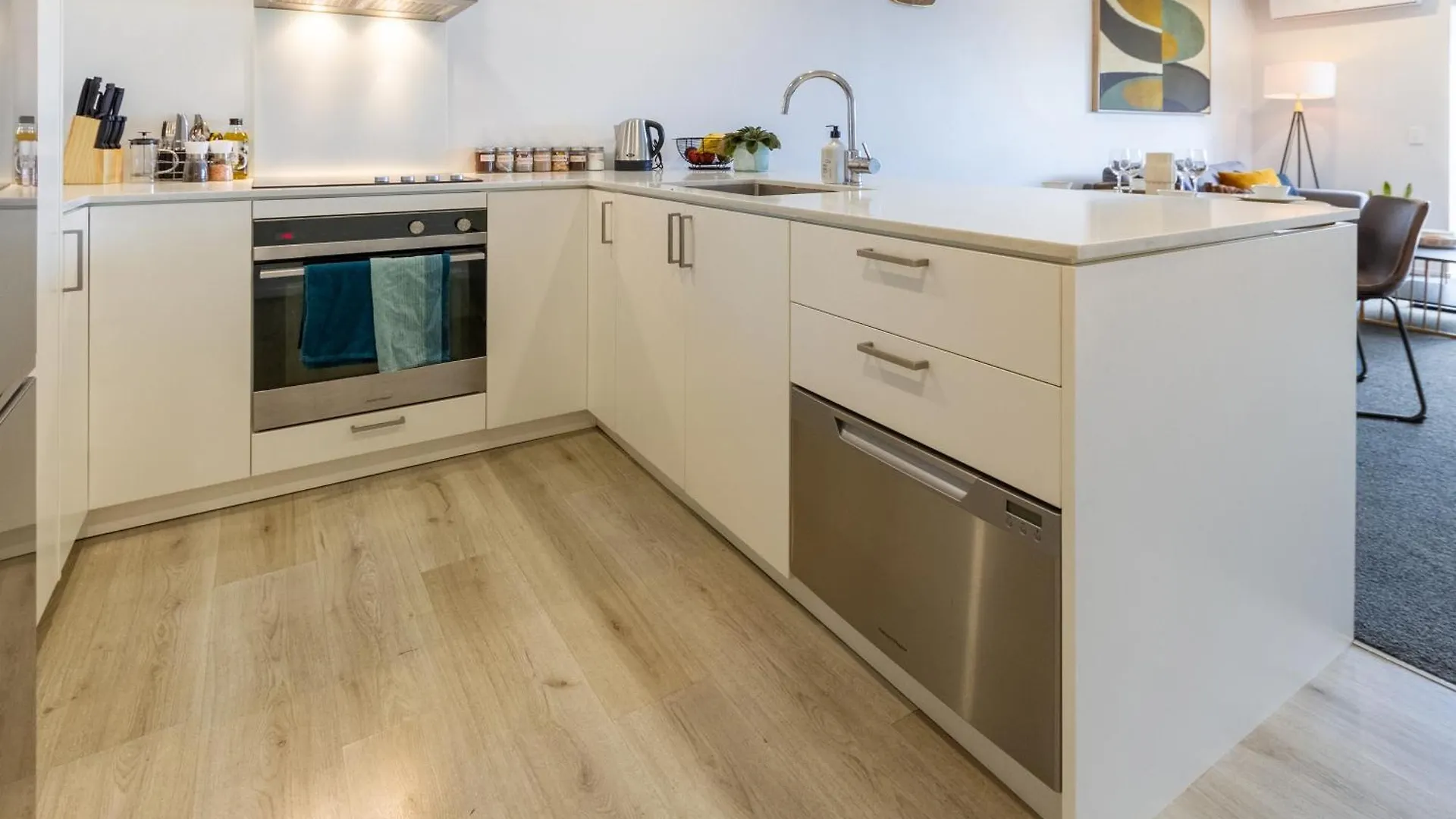Central City Comfort: 2 Bedroom Gem W/Free Carpark Крайстчёрч Апартаменты