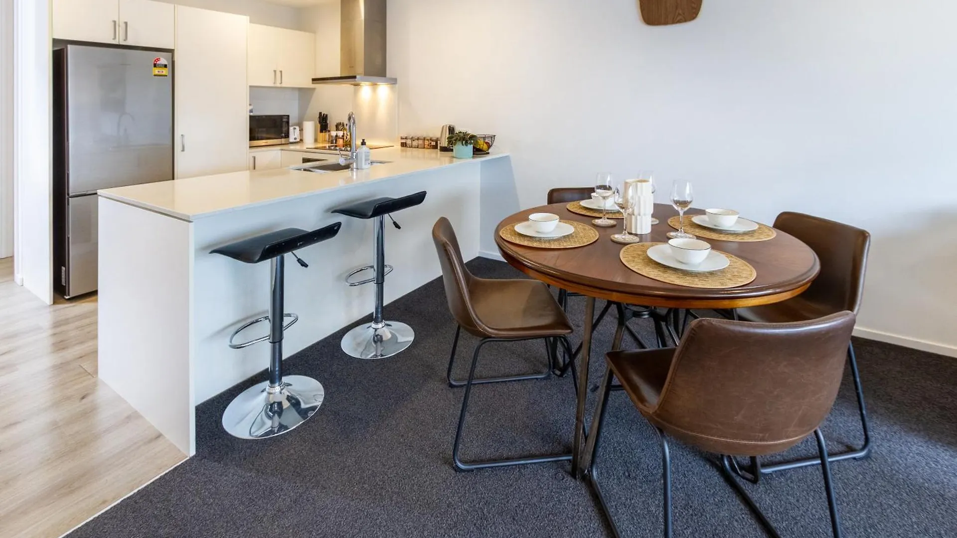 Central City Comfort: 2 Bedroom Gem W/Free Carpark Крайстчёрч Апартаменты